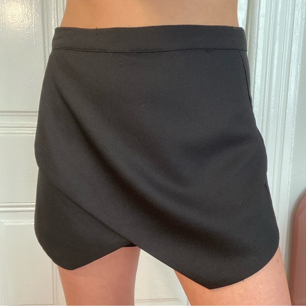 Black skort vtg